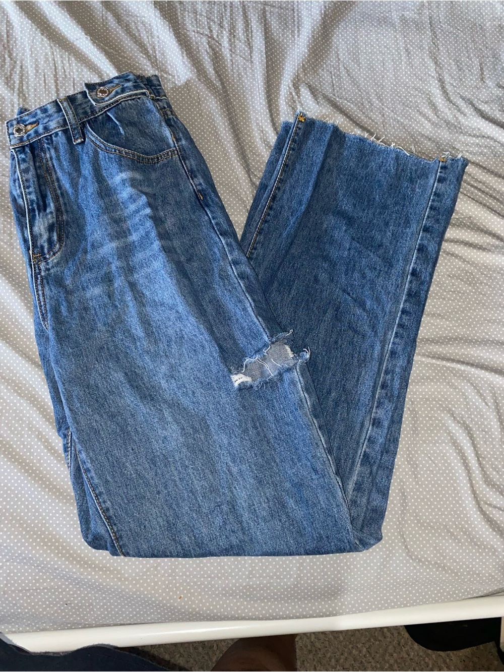 SHEIN Medium Blue Straight-Leg Jeans with thigh rip